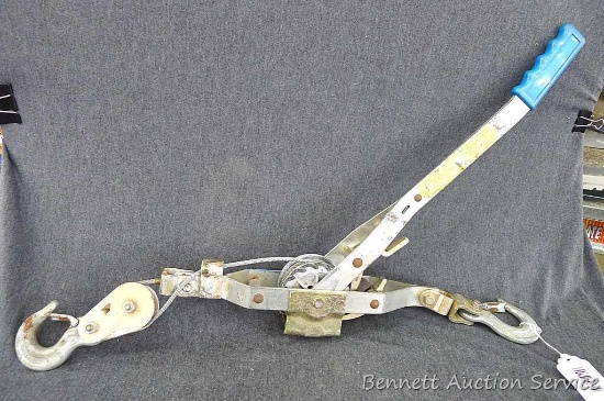 Maasdam Pow'r Pull 2 ton come-a-long has 19" handle. Cable is good.