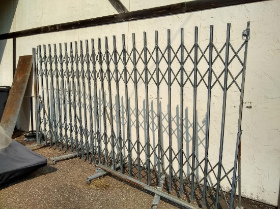 Heavy duty expandable steel security gate