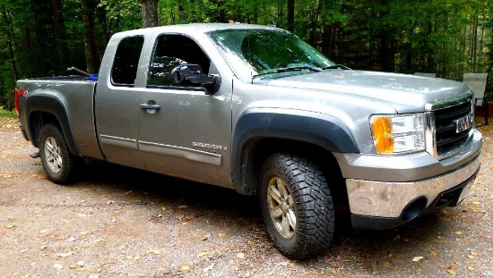 2008 GMC Sierra Z71 four wheel drive truck, VIN 2GTEK19JX81193338. Truck has 128,500 miles and