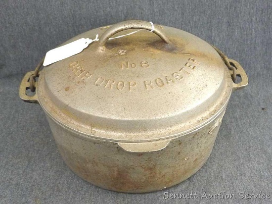 Cast iron Wagner Ware No. 8 Drip Drop Roaster or Dutch oven. Bottom marked Sidney O, Round Roaster