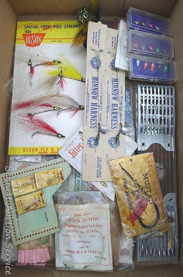 Assortment of vintage fish hooks, jiffy power line-kit, flies, and more. Largest hook measures