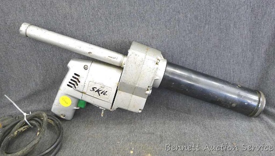 Skil caulking gun Model 705 measures approx.. 19-1/2" x 8" x 4", runs.