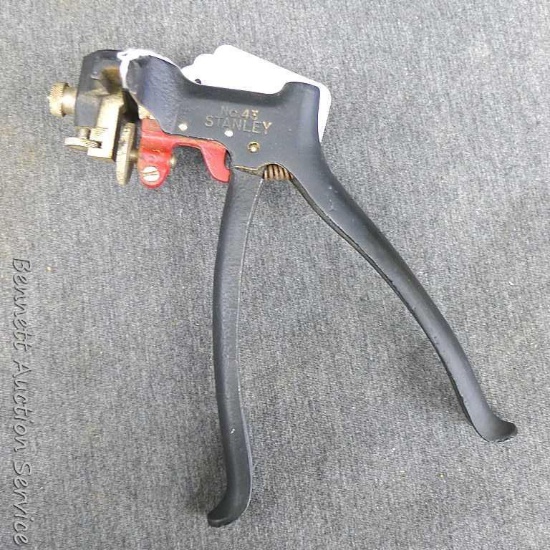 Stanley NO. 43 large saw tooth setting pliers with micro adjust. Very good condition.