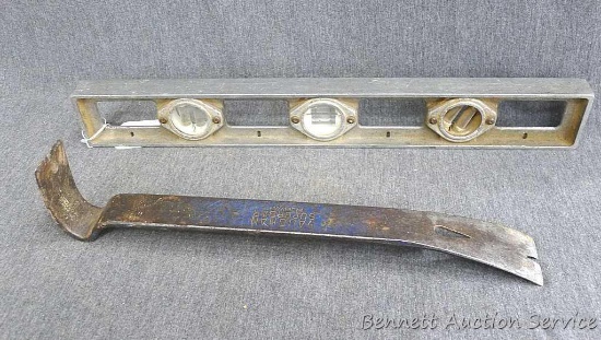 Vaughan superbar/pry bar made in USA and metal level. Pry bar measures approx.. 15" x 1-3/4". Levell