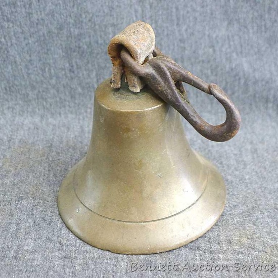Beautiful solid brass bell which measures approx.. 4" x 3-1/2"