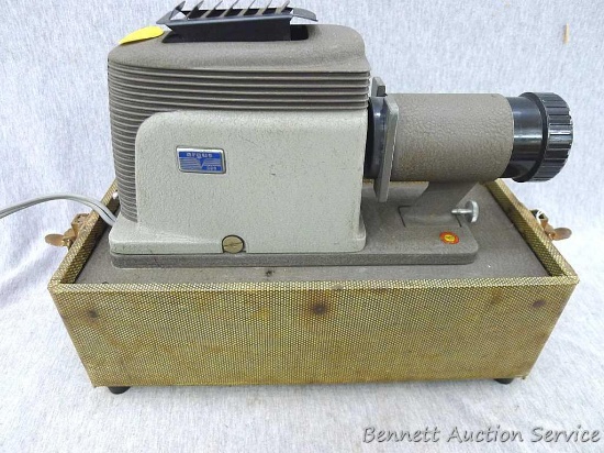 Argus 200 projector with case. Turns on, lights up, fan runs. Case about 13" long.