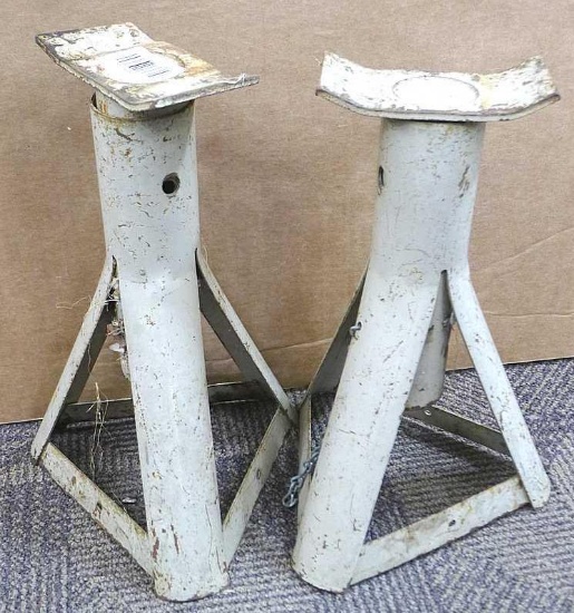 Two adjustable jack stands are currently about 11" tall.
