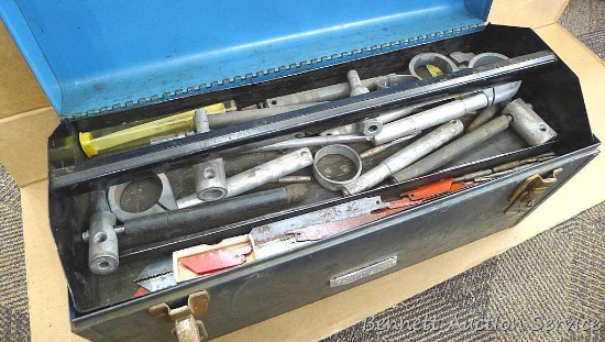 Heavy duty Gambler Artisan metal lockable tool box with removable tray filled with Milwaukee and
