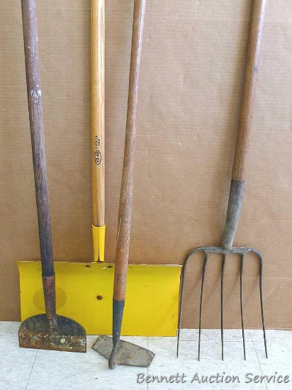 Nice metal snow shovel, dandelion fork, 5-tine pitch fork, and an edger. Shovel about 17" wide,