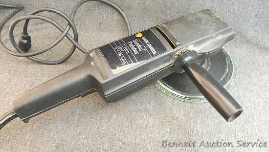 Black & Decker 7" polisher/sander, runs and is No. 9531. Abrasive discs and buffing wheels in lot