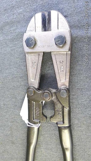 24" bolt cutter has a 3/8" gap.