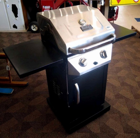 Nice Char-Broil Classic grill with hotdog rack and two work stations that flip up. Grate of grill