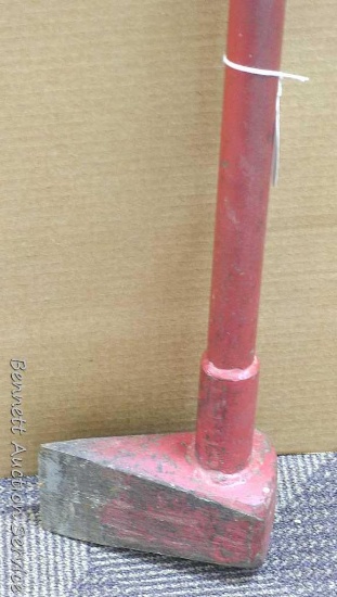 Splitting maul weighs 16 lbs and is 29" long.