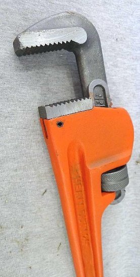 Heavy duty 24" adjustable pipe wrench, jaws look good.