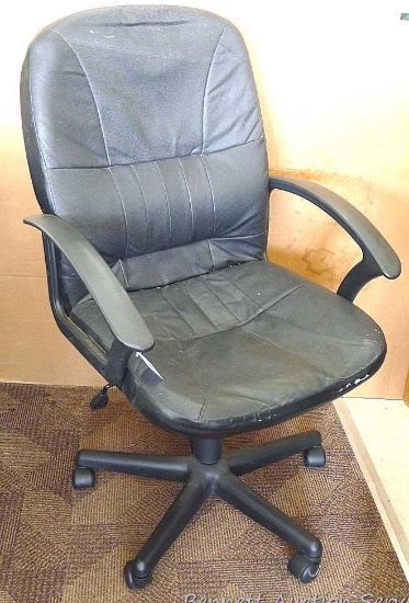 Nice rolling office chair which measures approx.. 20" x 18" x 41". Some cracks noted on front.