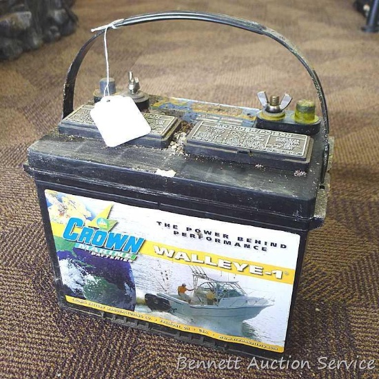 Crown Walleye-1 deep cycle marine battery, 625 MCA, untested. Battery measures approx.. 11" x 7" x