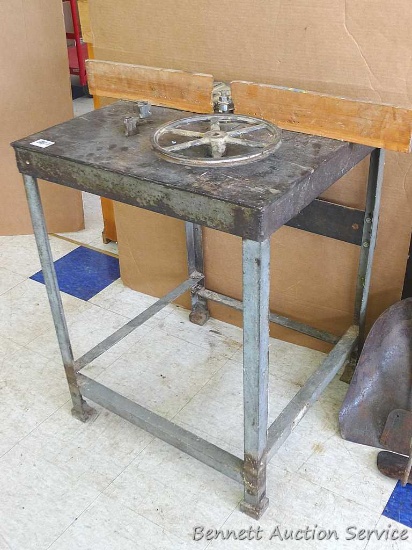 Well-built old school shaper. Heavy duty spindle bearings feel good. 24" square table is 33" tall.