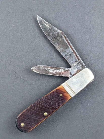 Western U.S.A. two blade pocket knife is marked on back of main blade '822 Barlow'. Knife opens to