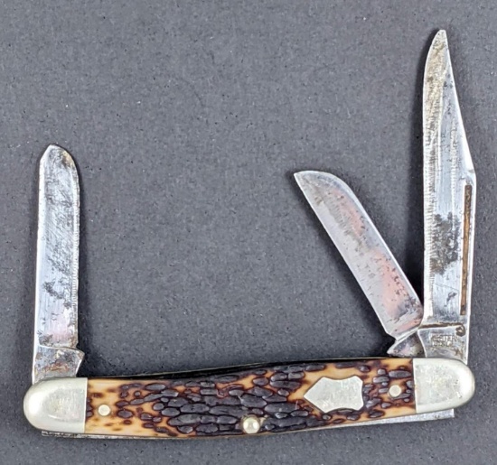 Western pocket knife is marked on main blade 'Western U.S.A.' and back of main blade '658'. Knife