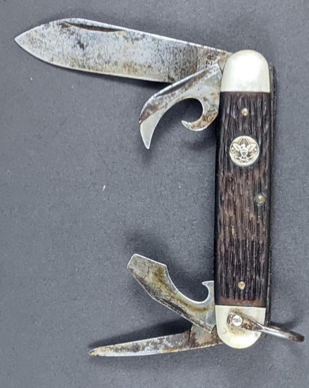 Ulster USA Boy Scout pocket knife with eagle emblem on handle.