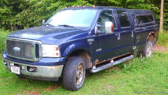 2006 Ford F250 6.0L diesel 4x4 crew cab Lariat truck with topper. Mileage is 230178 and should have