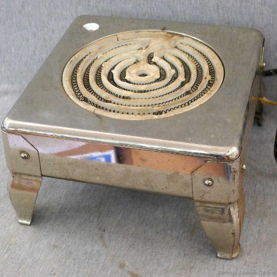 Vintage kitchenette burner for the apartment measures about 9-1/2" x 9-1/2" x 5" high.