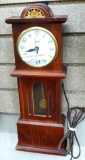 United Electric wall clock, runs. Case measures 16