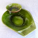 Very cute tiki themed, glass chip and dip serving set. Dish is in great condition and ready for your