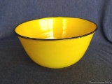 Lovely yellow enamel ware bowl, very nice condition. Measures 10'' dia x 5''
