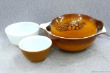 Pyrex ovenware bowl set, matches lot 622. All bowls are in good condition, with some minor wear on