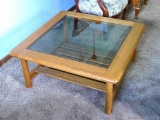 Located at alternate address in Prentice. Nice coffee table matches the side tables in lot 967.