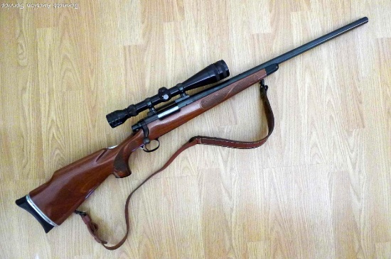 Heavy barreled Remington 700 bolt action rifle in .22-250 is topped with the older, better quality