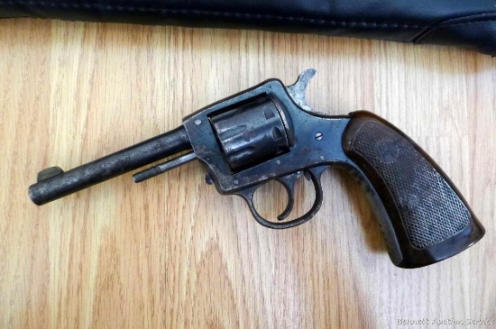 Harrington & Richardson Model 922 nine shot .22 revolver has a 4" barrel with a clean bright bore