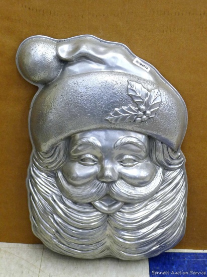 Christmas is coming! Very neat cast metal Santa face is about 24" x 17". In good condition.