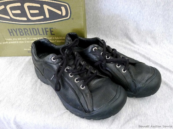 Keen men's 11.5 shoes. In decent condition with some wear to soles and tread. Laces and eyelets in