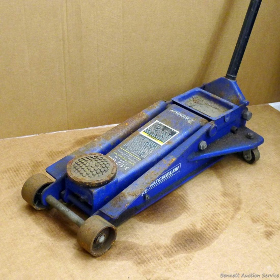 Michelin 3-1/2 ton Speedy Lift hydraulic jack raises and lowers as it should.