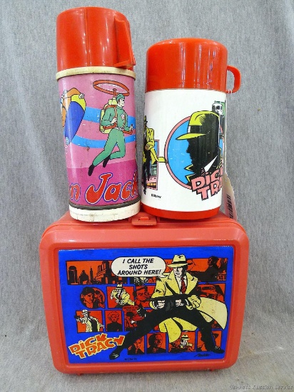 Aladdin Dick Tracy lunch pale, measures 9'' x 7'' x 4'' and matching thermos. Plus a Universal
