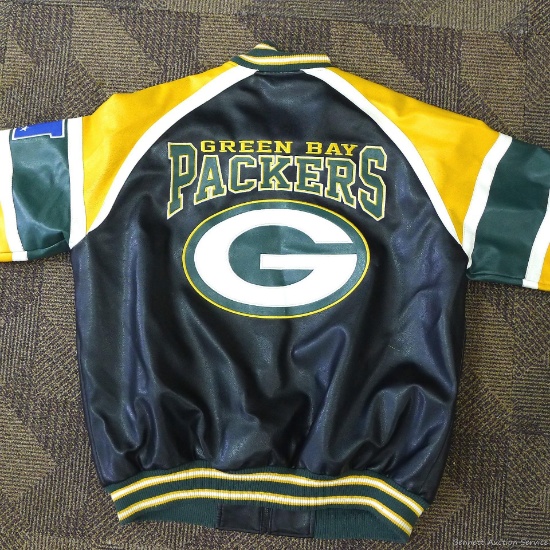 Green Bay Packers NFL jacket is Men's size XL. In good condition.