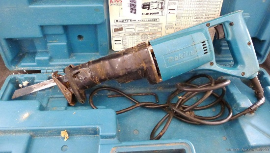 Makita corded reciprocating saw, model no. JR3000V. Runs and measures 20'' overall
