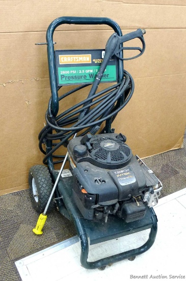 Craftsman 2800 psi pressure washer has a 7.0 hp OHV Intek Platinum Plus Briggs and Stratton engine.