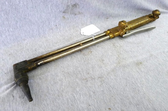 Victor cutting torch is 22" long. Valves and lever feel right.