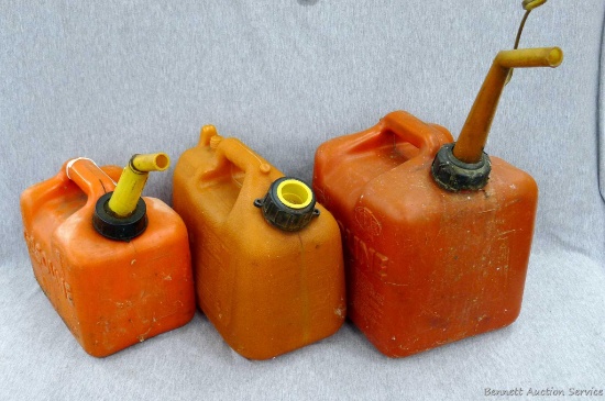 Lawn mower gas totes up to 2 gallon.