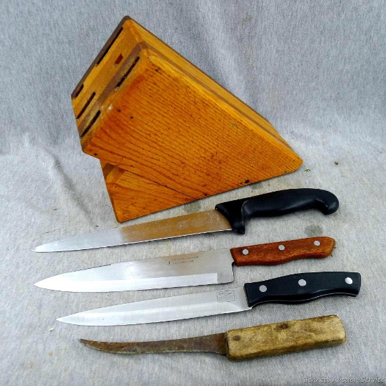 Knife block including 4 knives with one being a Chicago Cutlery; block measures 4-1/2" x 12" x