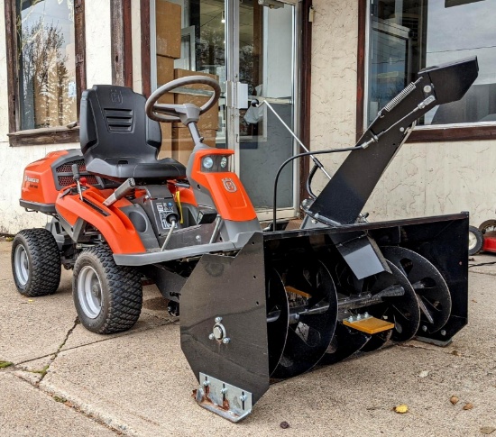 Husqvarna R322T all wheel drive articulated tractor with only 58 hours, 20 hp engine, 40" snow