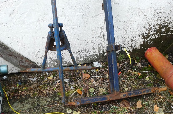 3-point lift arm with hitch ball. Frame measures 32'' x 44''. Other 3-point lift arm is approx 6'
