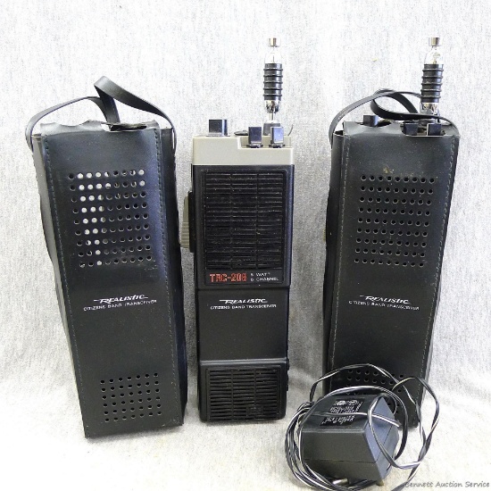 Vintage set of 2 Realistic citizens band transceiver, model TRC-208, 5 watt, 6 channel includes