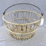 Nice metal wired basket. Some paint chips but in good condition, measures 14'' dia x 7'' deep