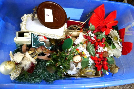 Will ship without tote. 124 qt tote with lid holds garland, little Christmas tree, Snowsnickle