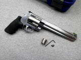 Smith & Wesson .460 Magnum revolver Model 460XVR comes with two muzzle brakes, lock, lockable hard