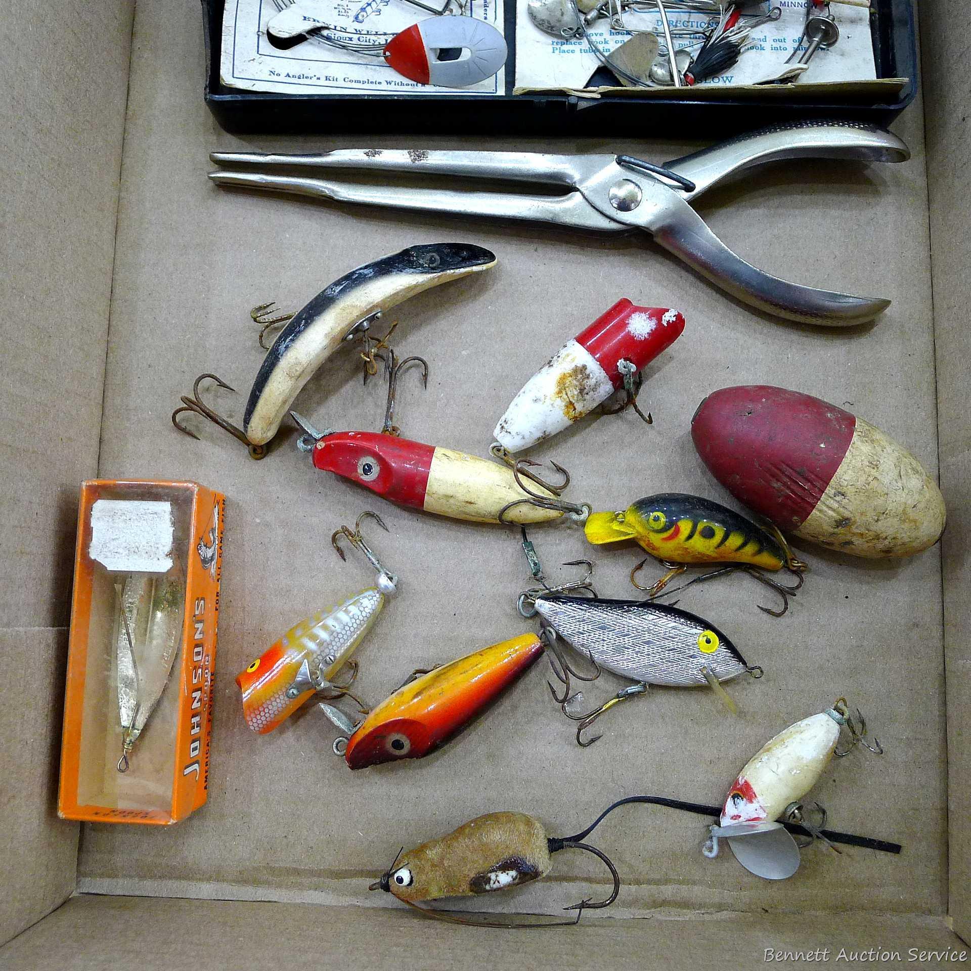 Vintage and newer fishing lures incl Fred